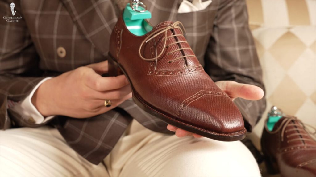 Enhance the Durability and Appearance of Bespoke Shoes with Belts and Shoe Trees